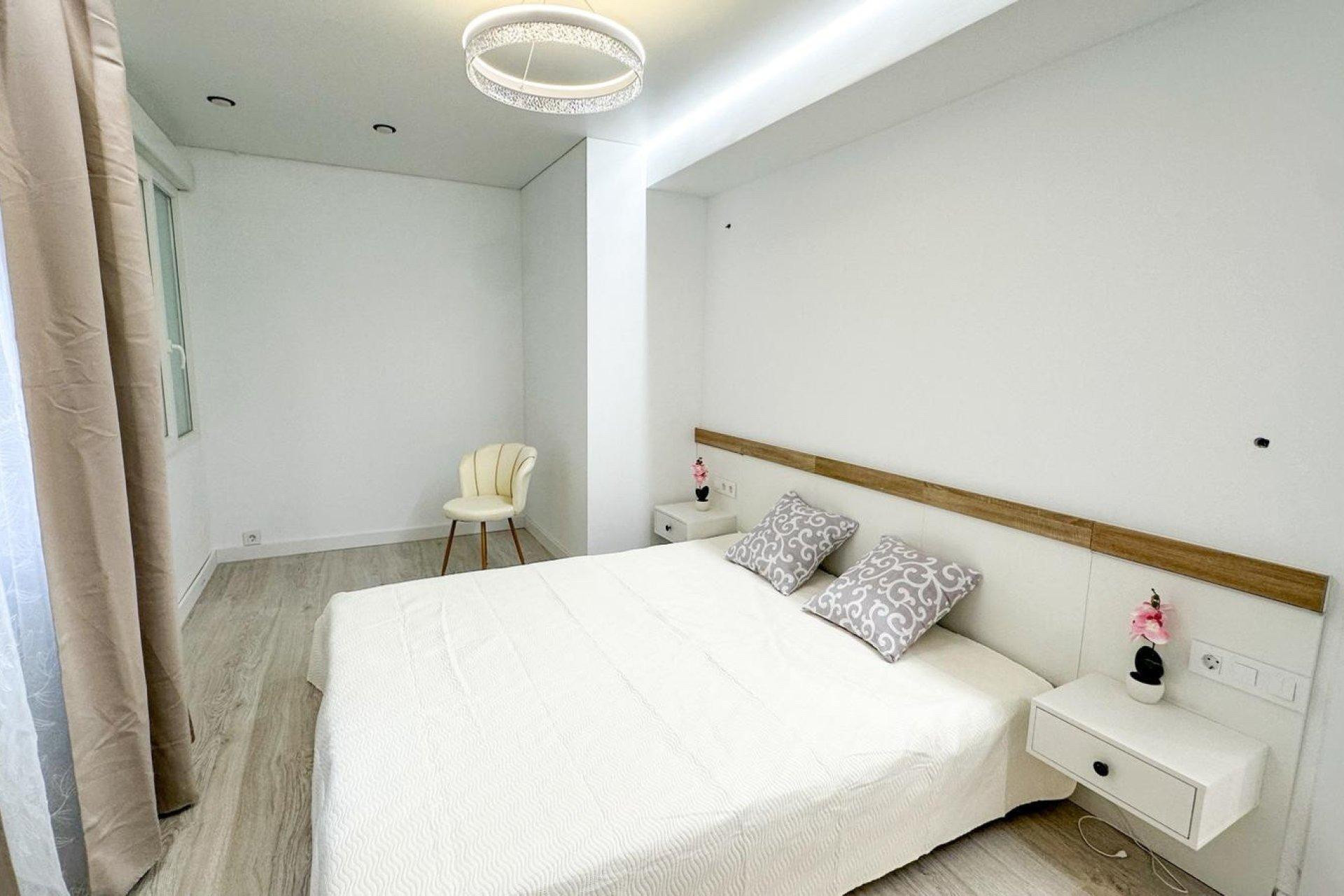 Resale - Apartment - Torrevieja - Playa de los Naufragos