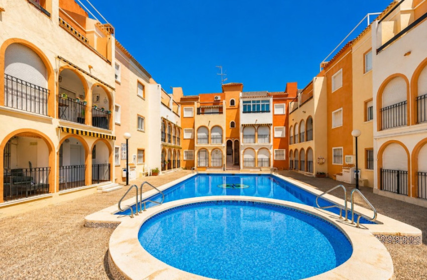 Resale - Apartment - Torrevieja - Playa de los Naufragos