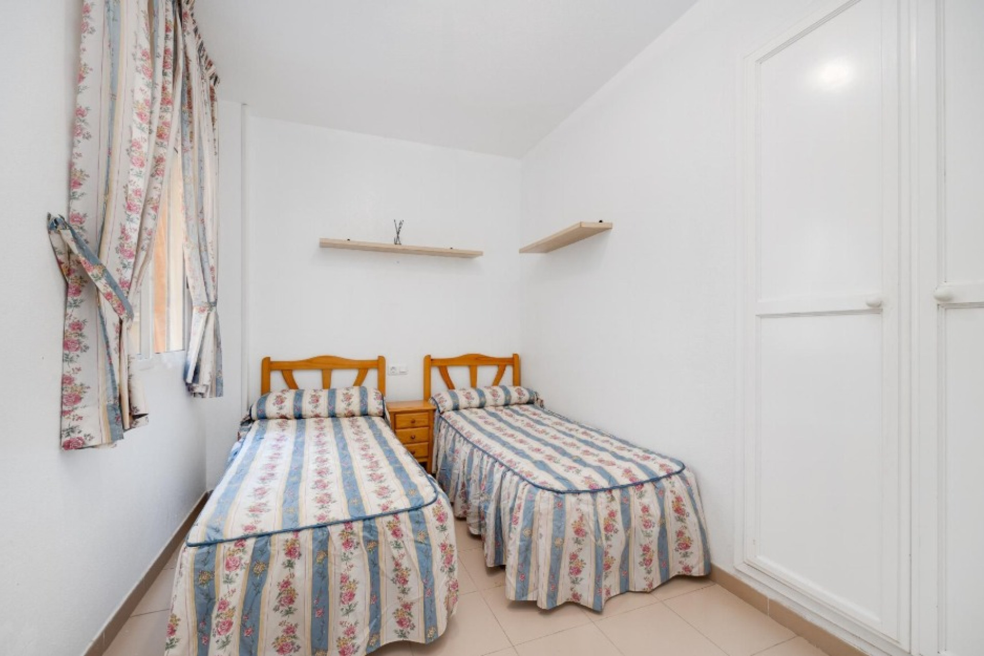 Resale - Apartment - Torrevieja - Playa de los Naufragos