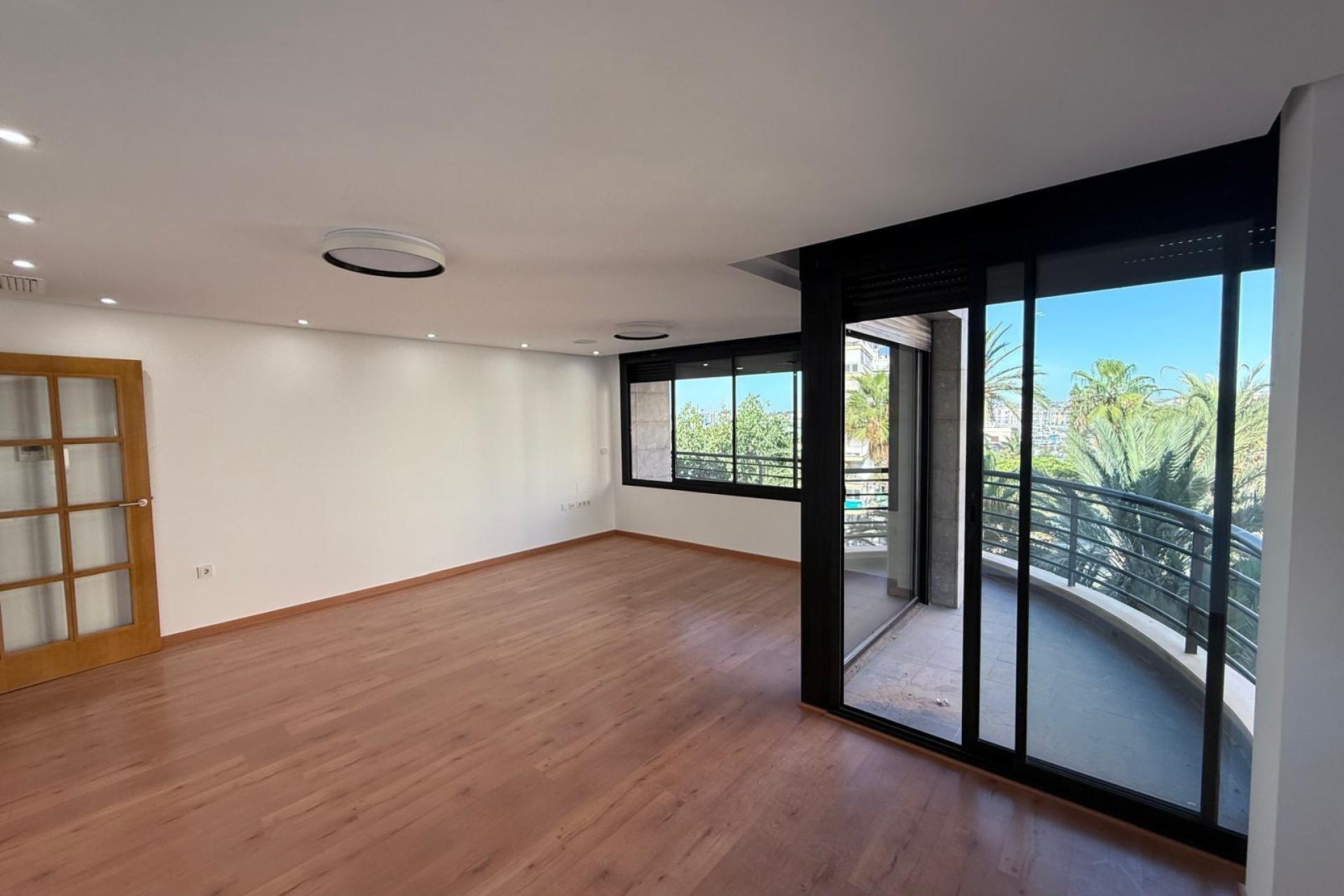 Resale - Apartment - Torrevieja - Puerto Deportivo