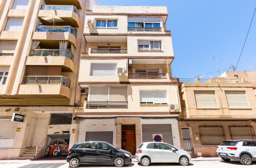 Resale - Apartment - Torrevieja - Puerto Deportivo