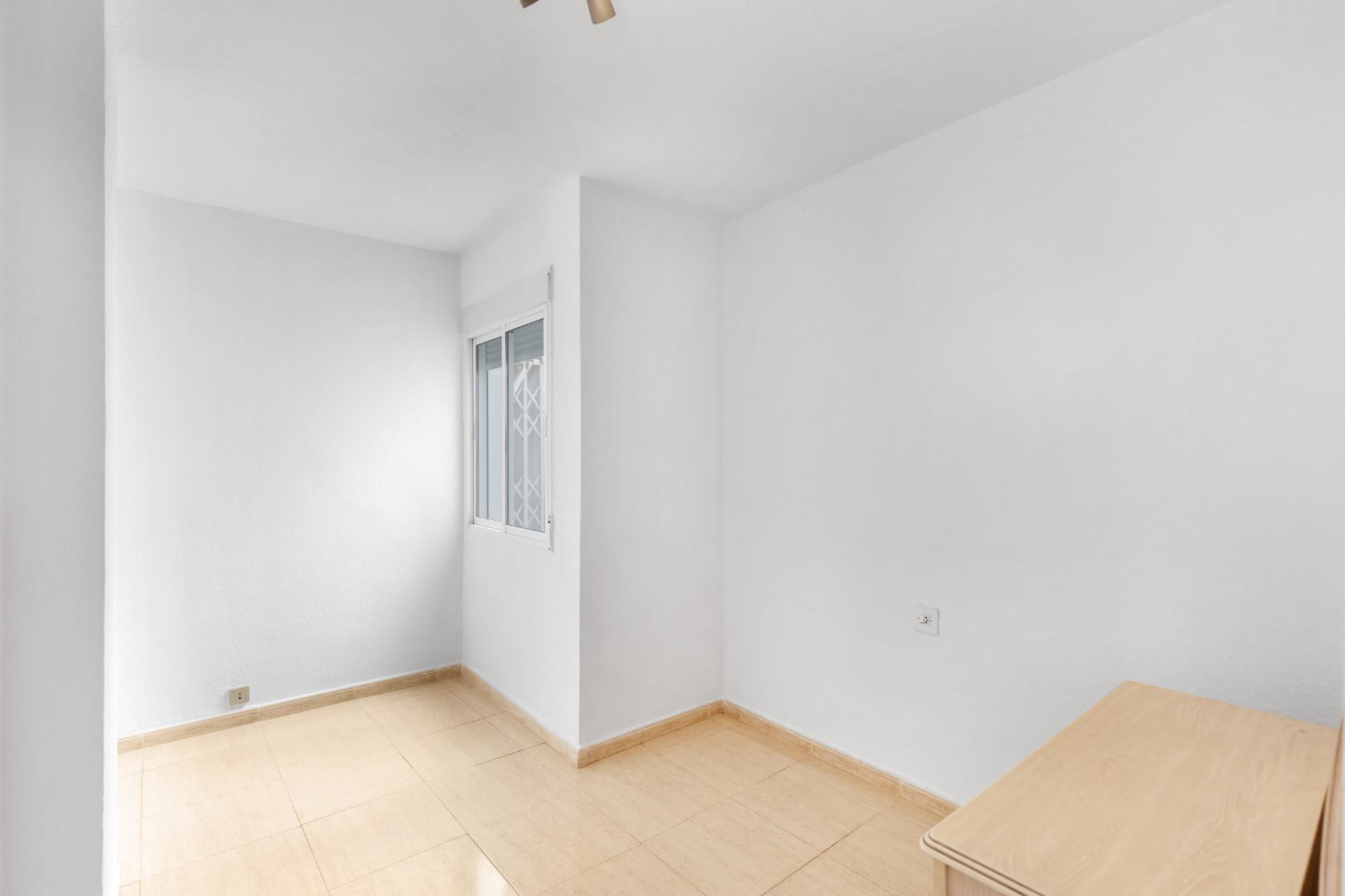 Resale - Apartment - Torrevieja - Puerto Deportivo
