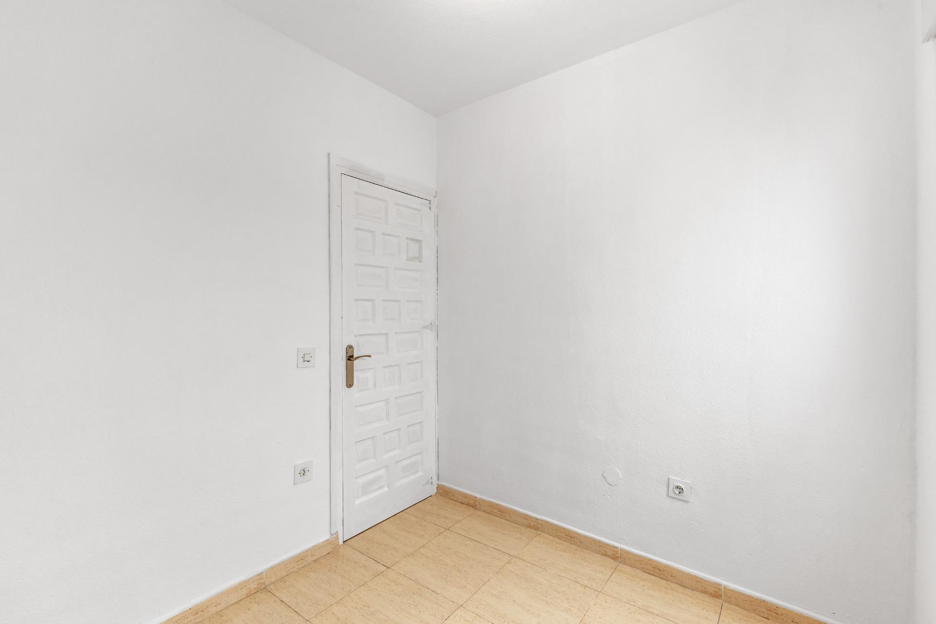 Resale - Apartment - Torrevieja - Puerto Deportivo