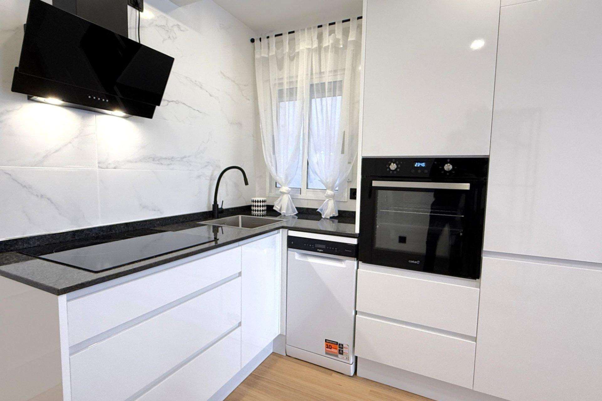 Resale - Apartment - Torrevieja - torrevieja