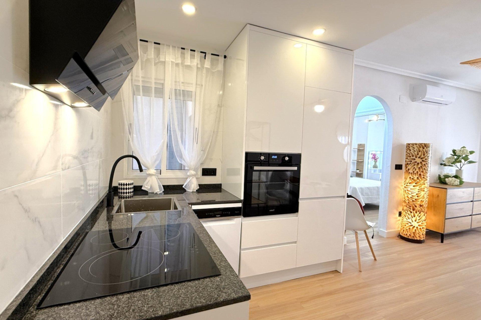 Resale - Apartment - Torrevieja - torrevieja