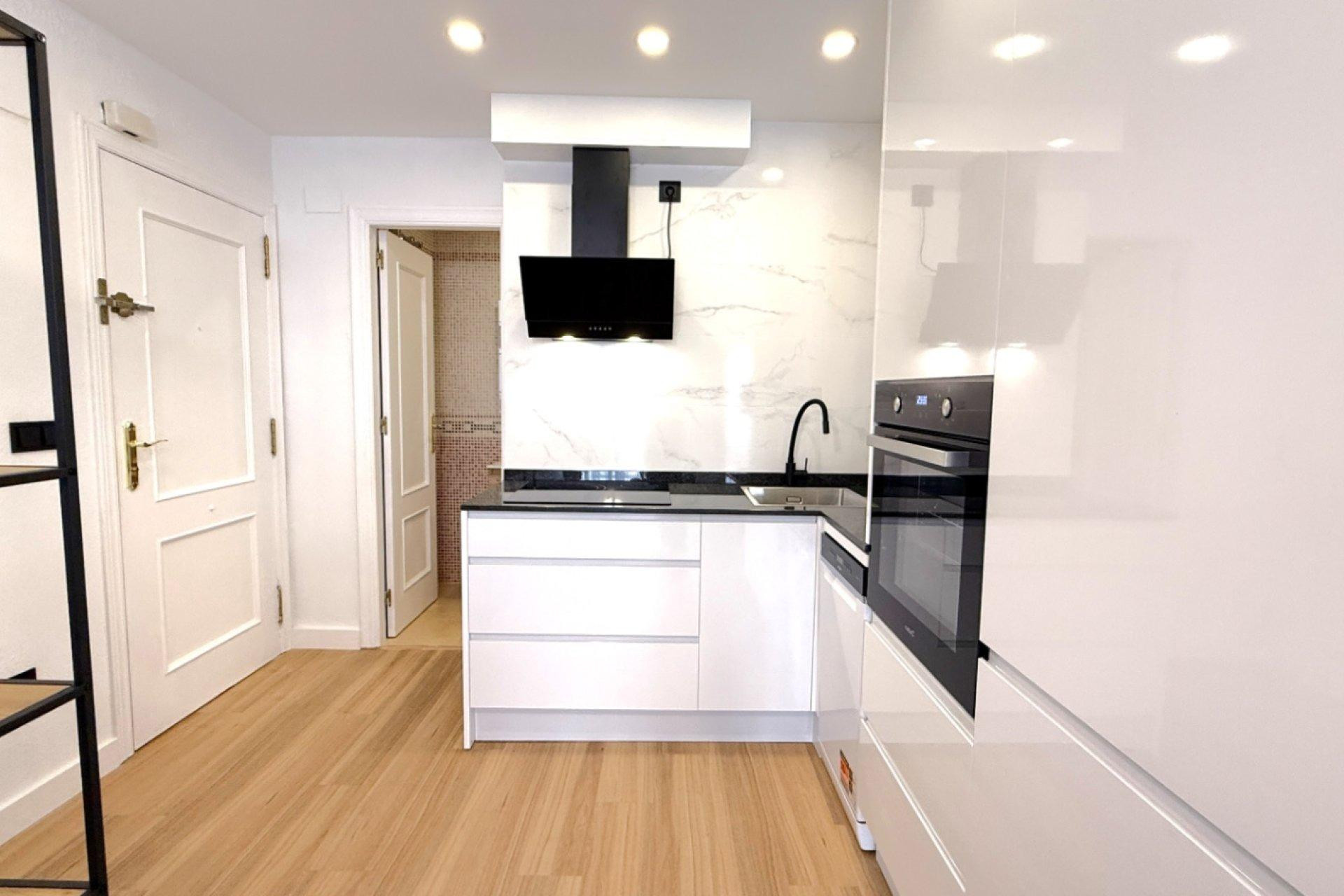 Resale - Apartment - Torrevieja - torrevieja