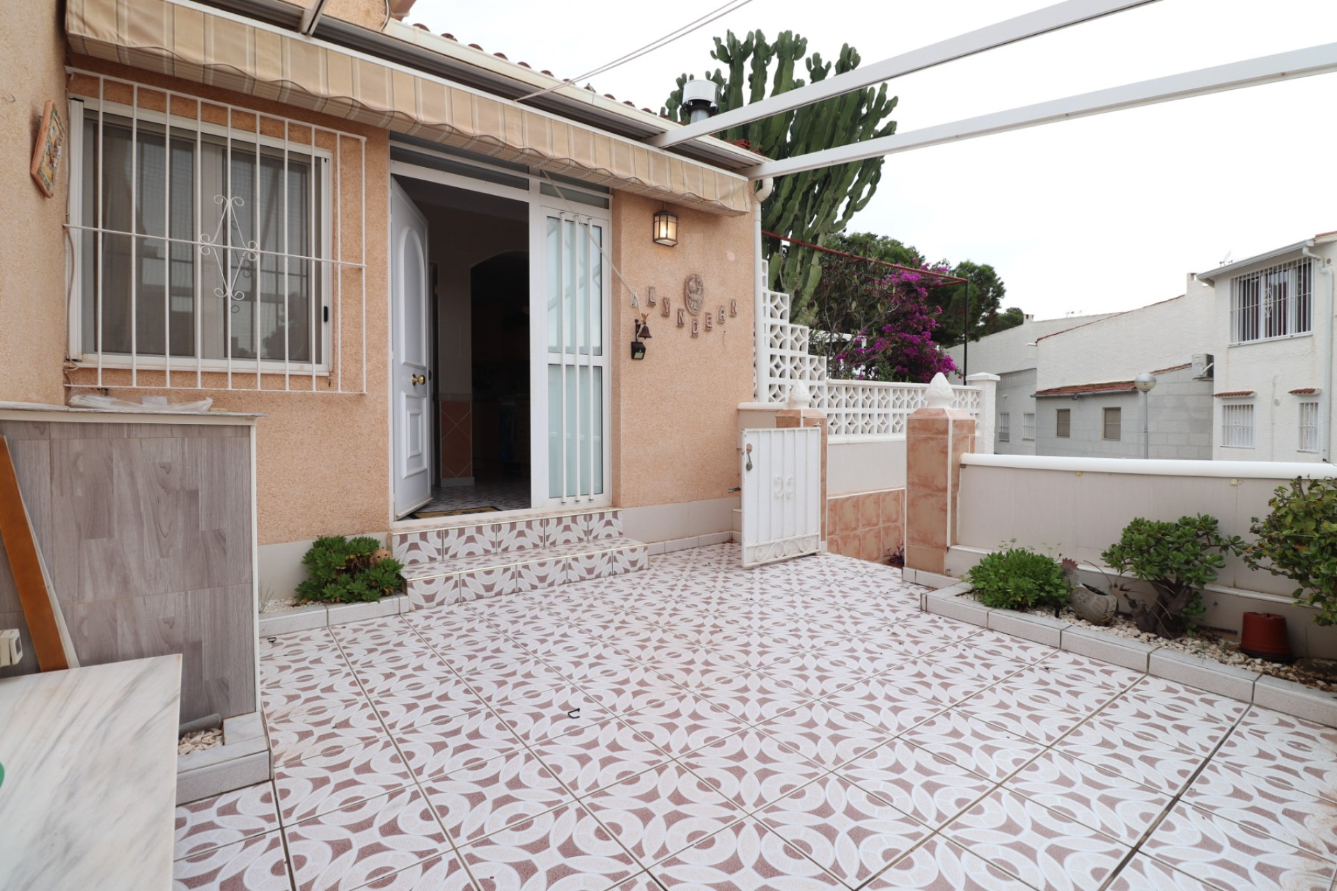 Resale - Bungalow - Groundfloor - Guardamar del Segura - El Moncayo