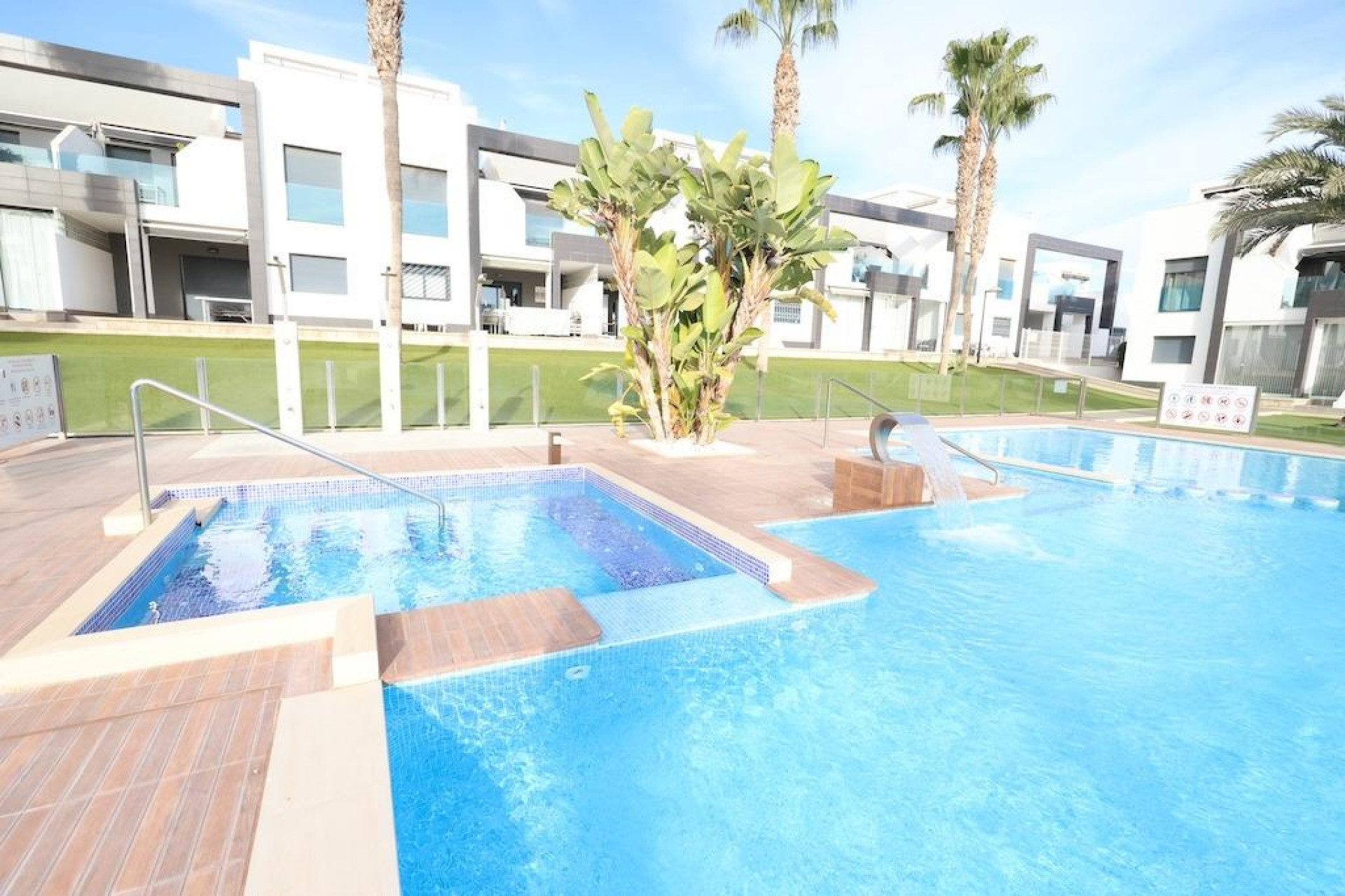 Resale - Bungalow - Groundfloor - Orihuela Costa - La Zenia