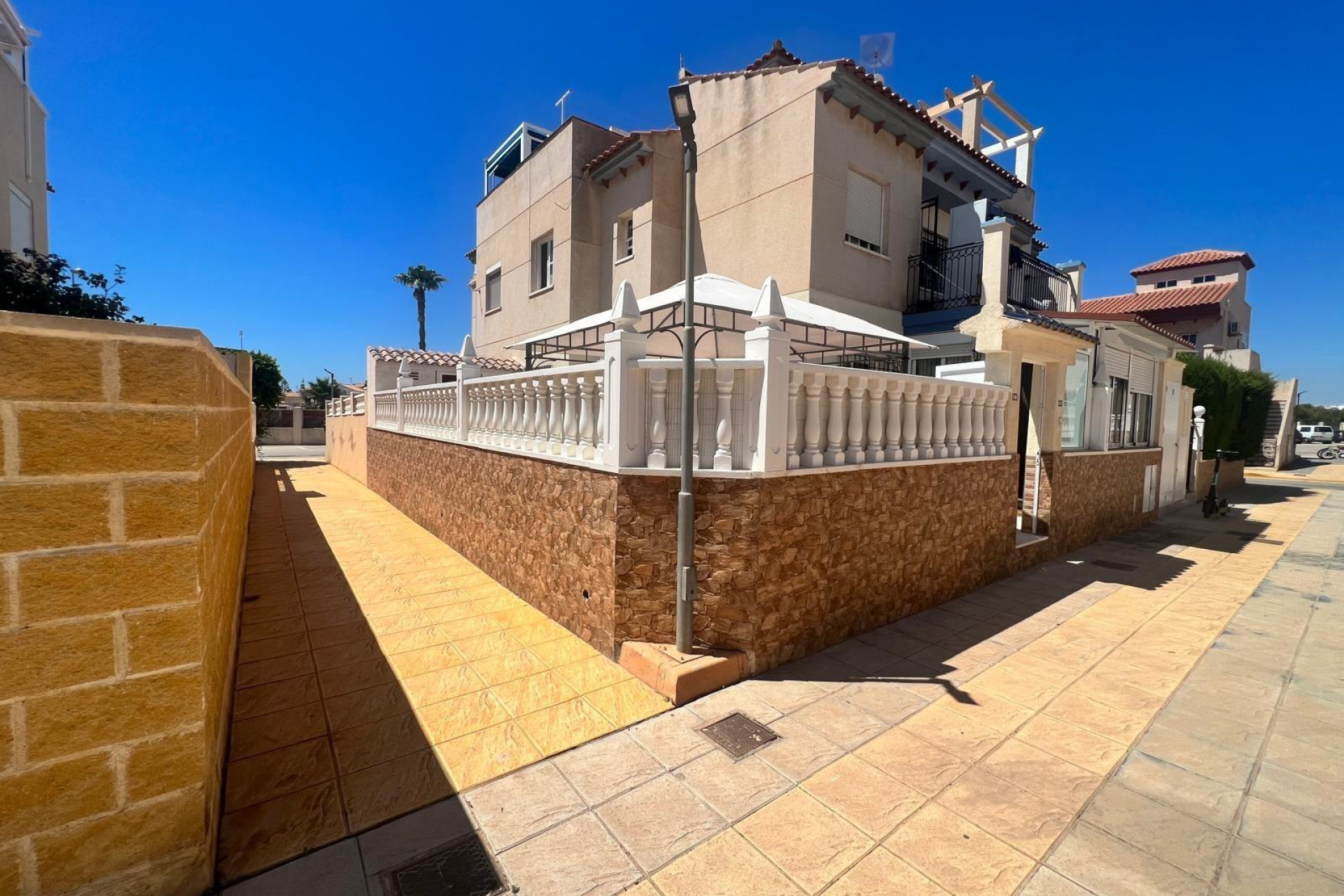 Resale - Bungalow - Groundfloor - Orihuela Costa - Los Dolses