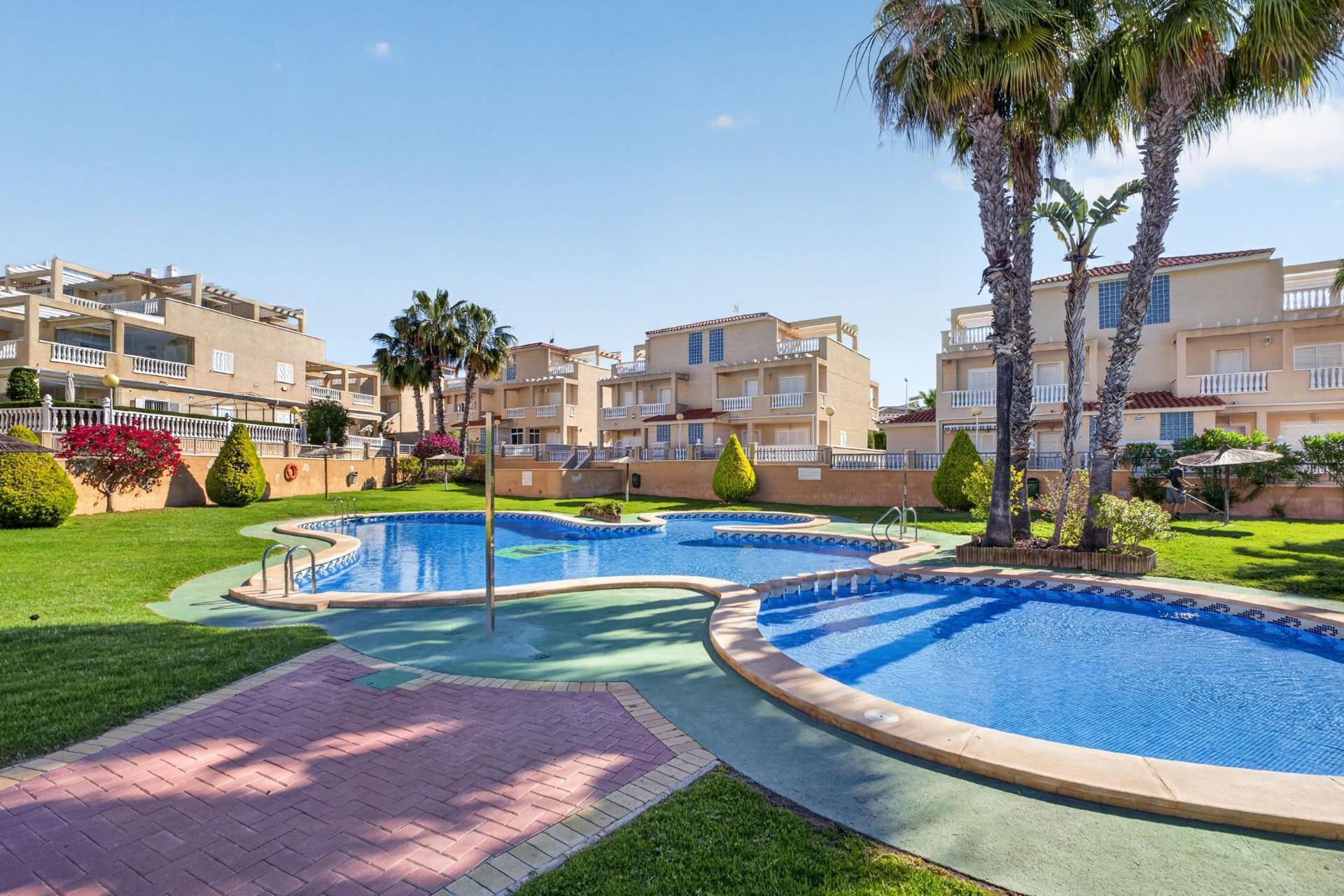 Resale - Bungalow - Groundfloor - Orihuela Costa - Punta Prima