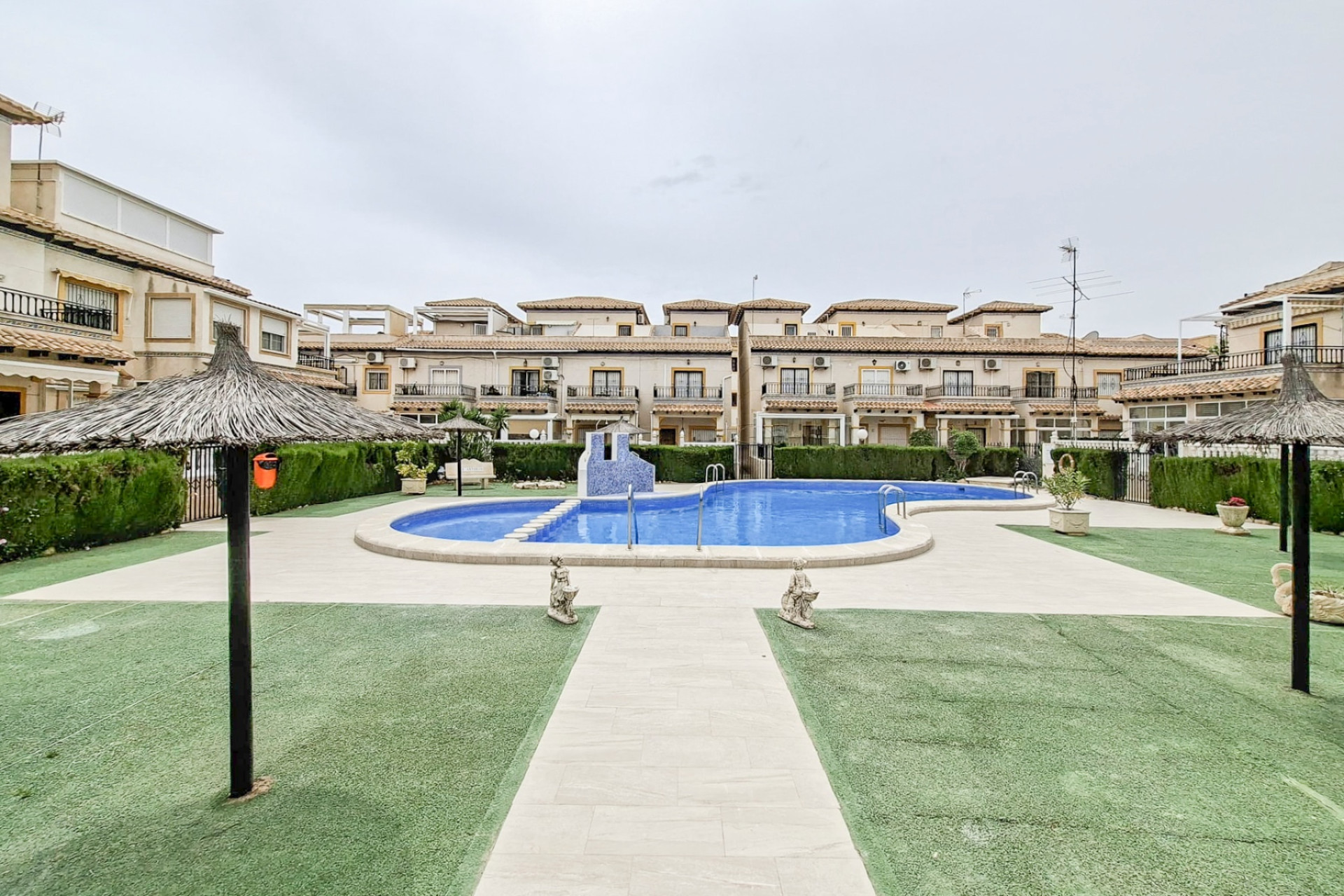Resale - Bungalow - Groundfloor - Orihuela Costa