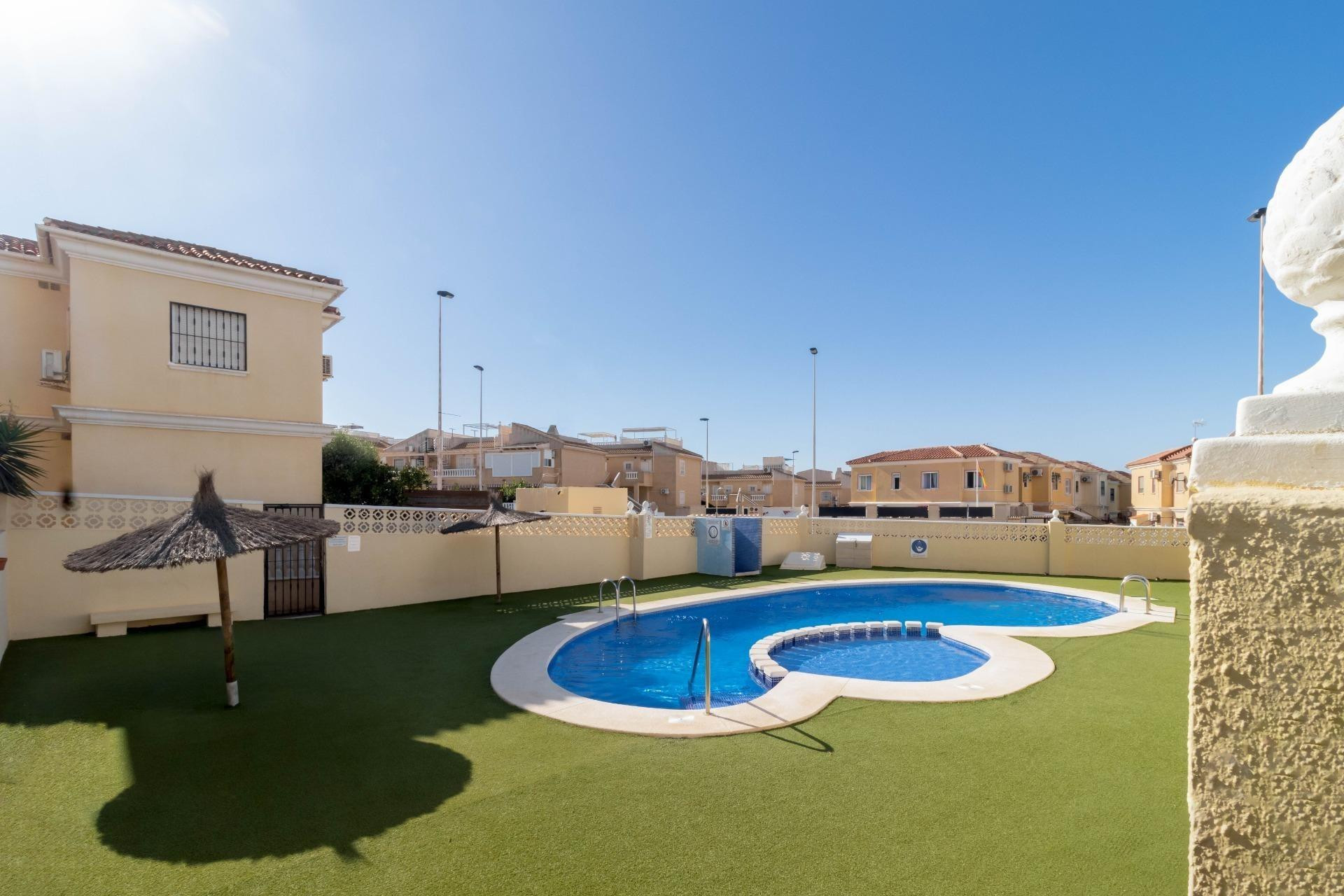 Resale - Bungalow - Groundfloor - Torrevieja - Aguas Nuevas