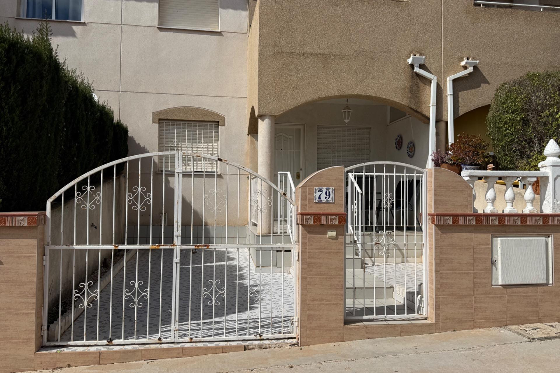 Resale - Bungalow - Groundfloor - Torrevieja - Aguas Nuevas