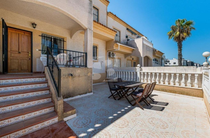 Resale - Bungalow - Groundfloor - Torrevieja - Estacion de autobuses