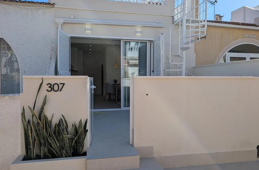 Resale - Bungalow - Groundfloor - Torrevieja - La Siesta - El Salado - Torreta