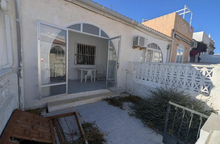 Resale - Bungalow - Groundfloor - Torrevieja - La Siesta - El Salado - Torreta