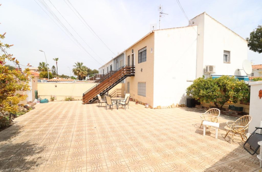 Resale - Bungalow - Groundfloor - Torrevieja - Lago jardin