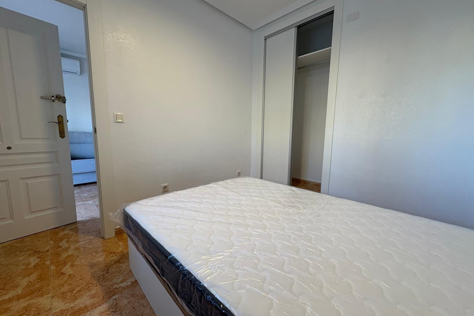 Resale - Bungalow - Groundfloor - Torrevieja - Paseo maritimo