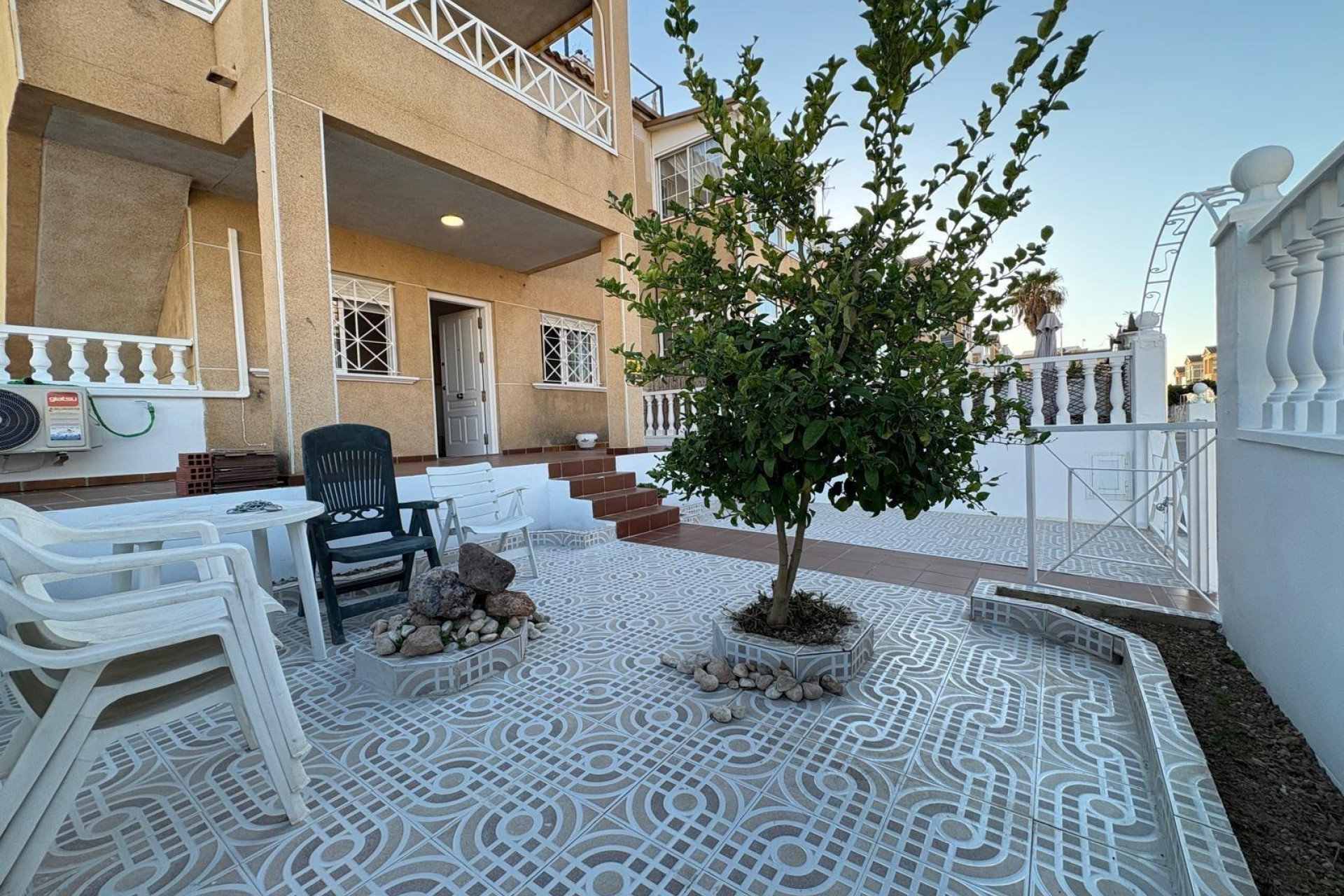 Resale - Bungalow - Groundfloor - Torrevieja - Paseo maritimo
