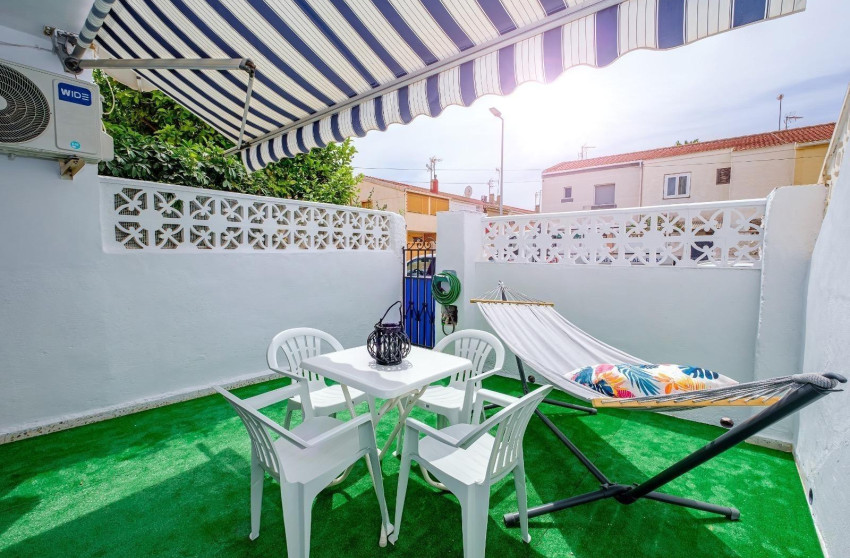 Resale - Bungalow - Groundfloor - Torrevieja - Playa de los Naufragos