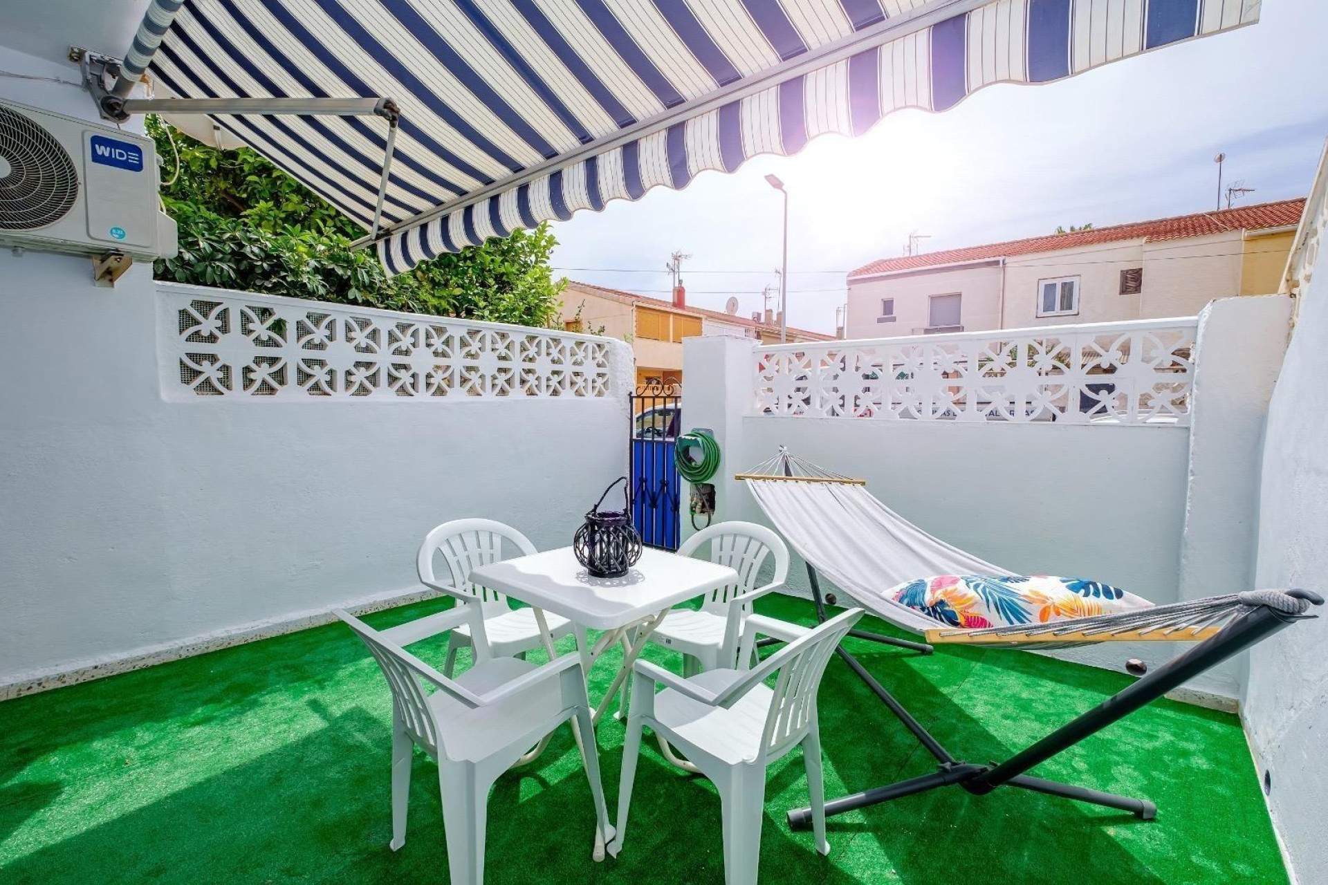 Resale - Bungalow - Groundfloor - Torrevieja - Playa de los Naufragos