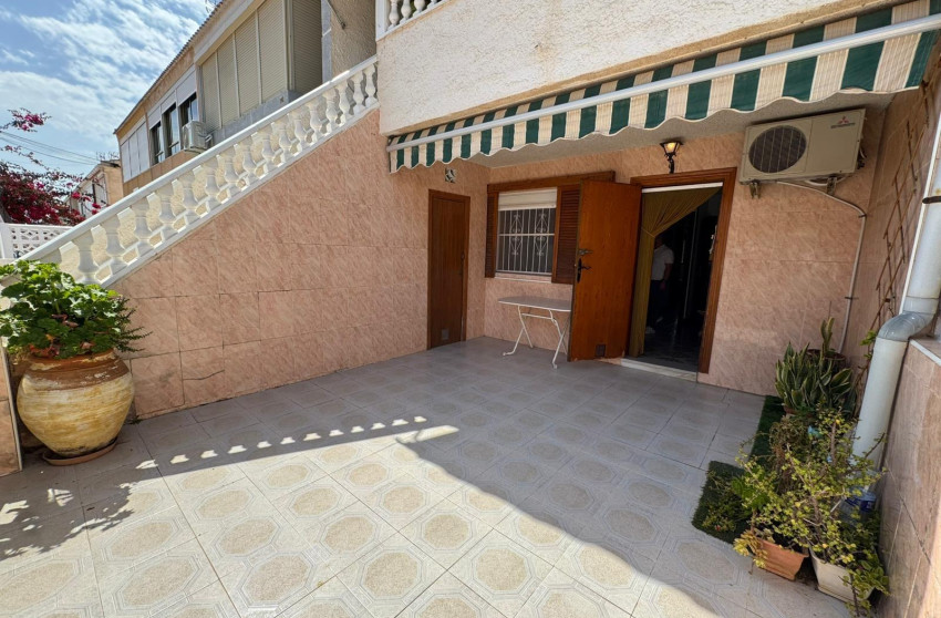Resale - Bungalow - Groundfloor - Torrevieja - Playa de los Naufragos