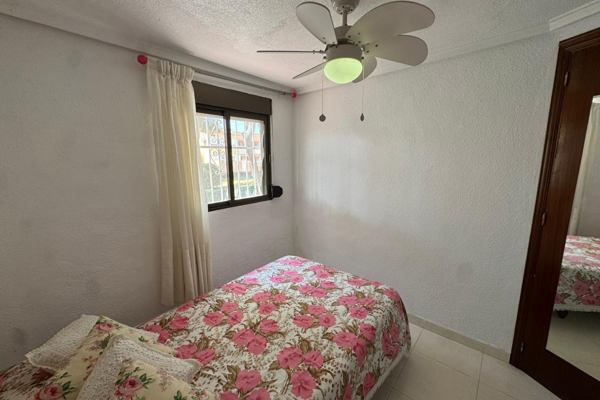 Resale - Bungalow - Groundfloor - Torrevieja - Playa de los Naufragos