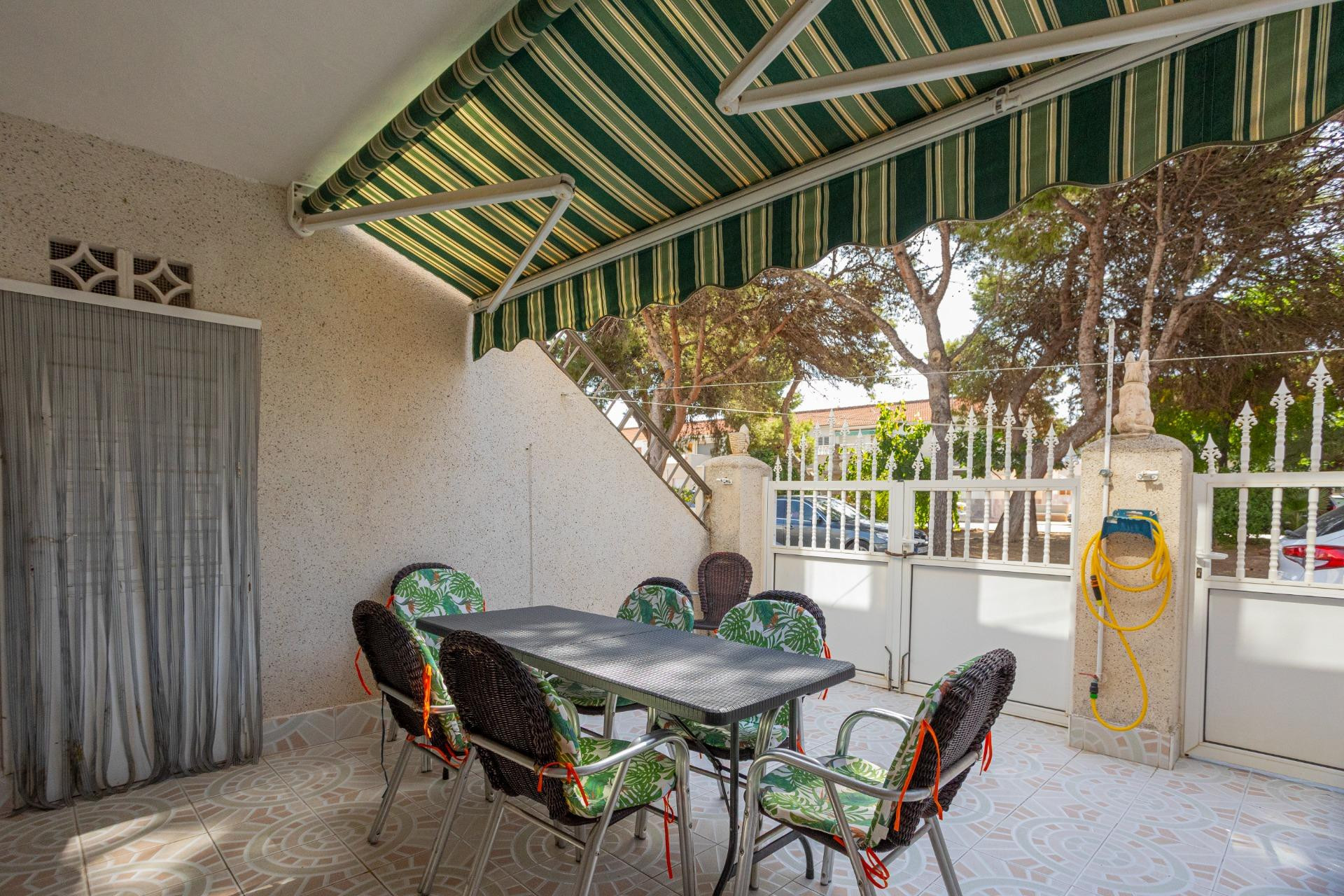 Resale - Bungalow - Groundfloor - Torrevieja - Playa de los Naufragos