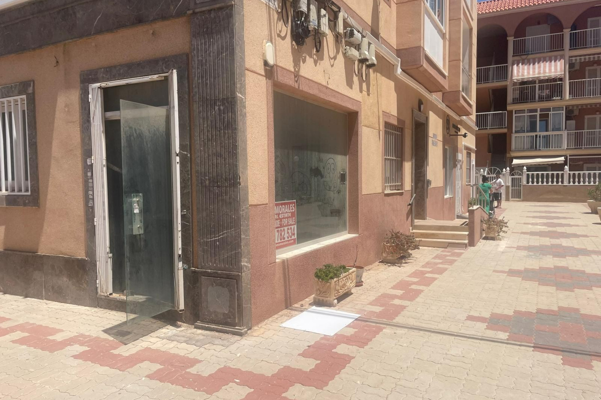 Resale - Commercial - La Mata