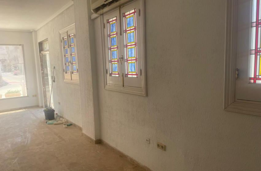 Resale - Commercial - La Mata