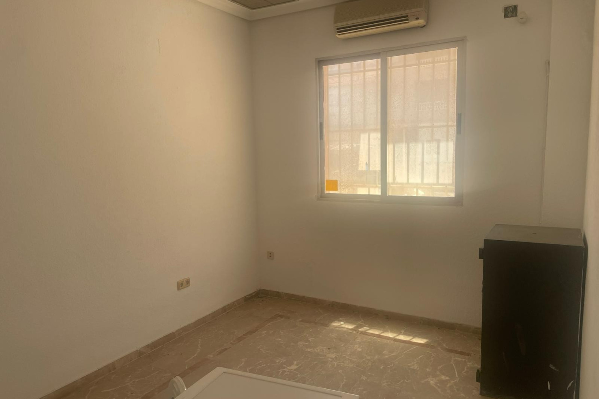 Resale - Commercial - La Mata