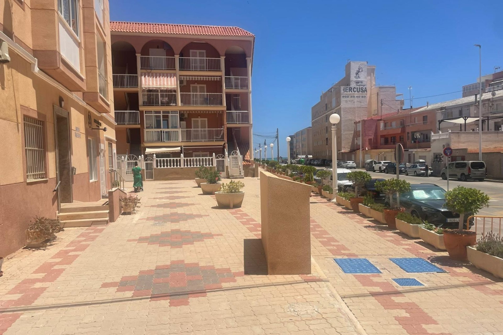 Resale - Commercial - La Mata
