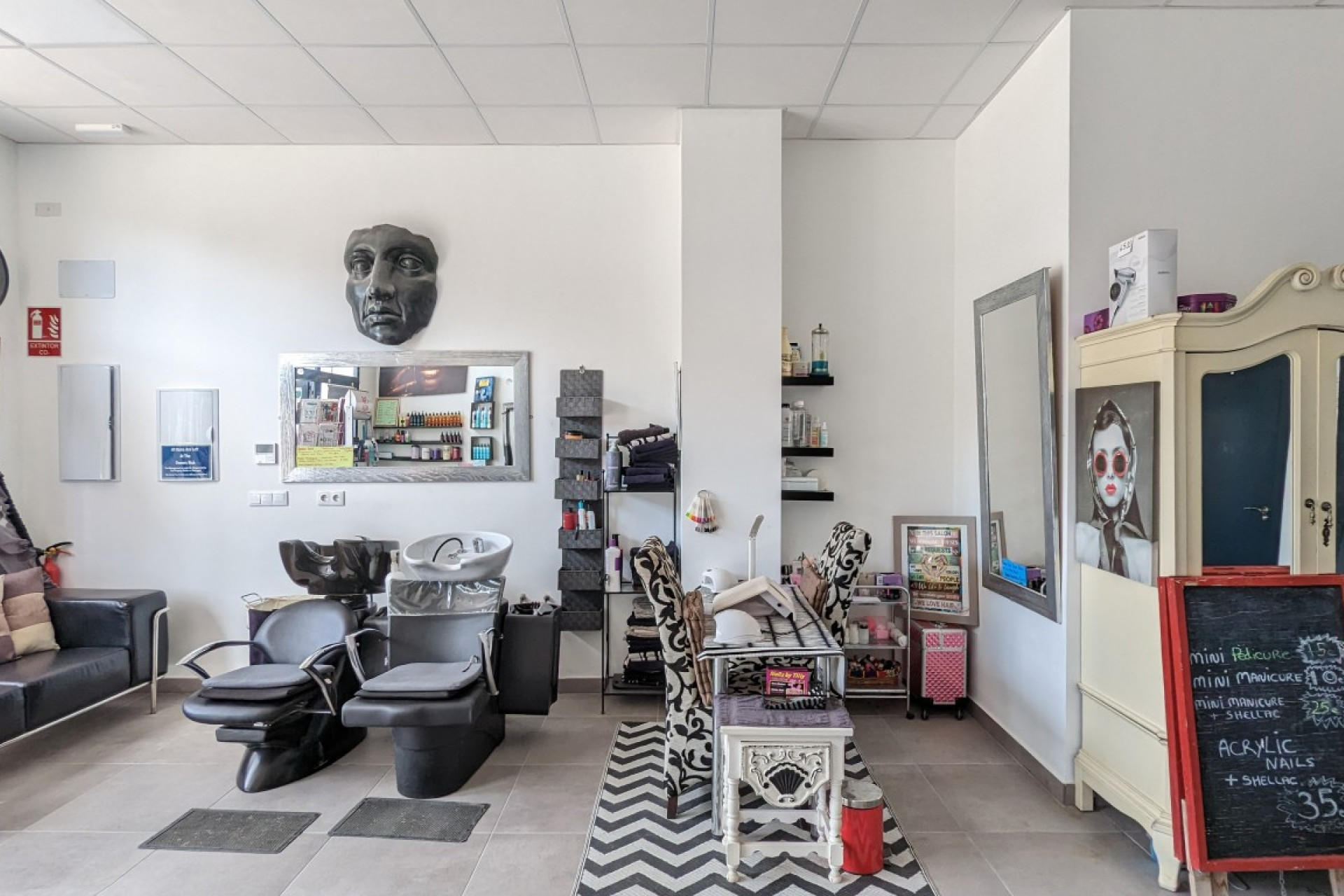 Resale - Commercial - Lo Crispin