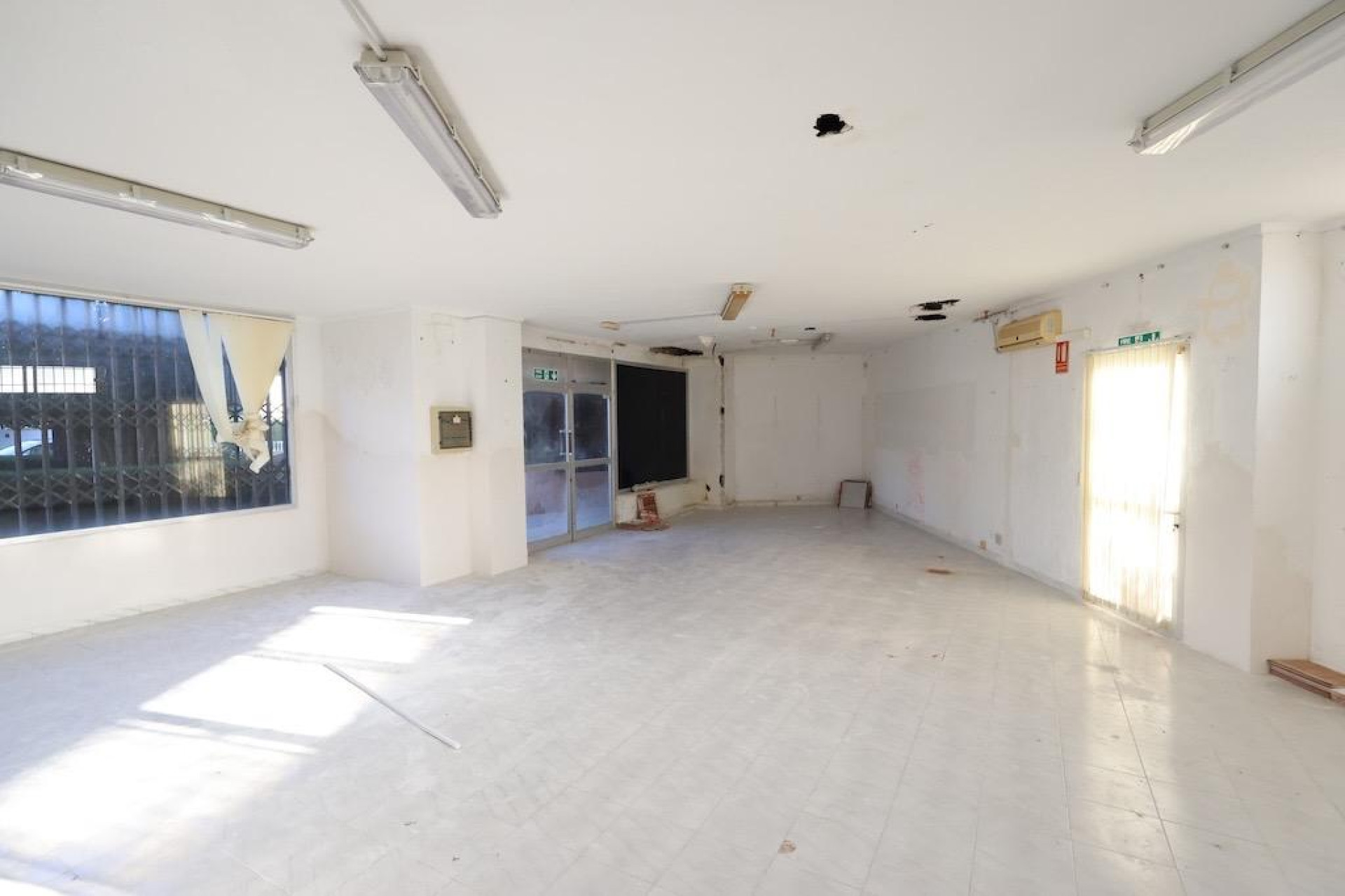 Resale - Commercial - Orihuela Costa - La Zenia