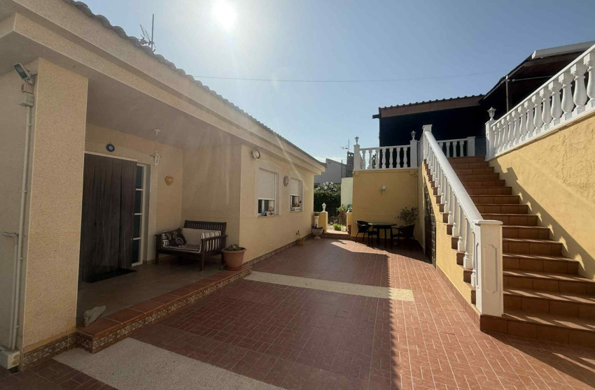 Resale - Detached House / Villa - Almoradí