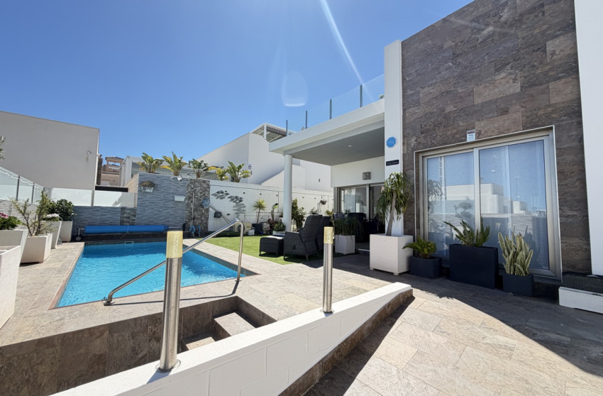 Resale - Detached Villa - Orihuela Costa - Villamartin