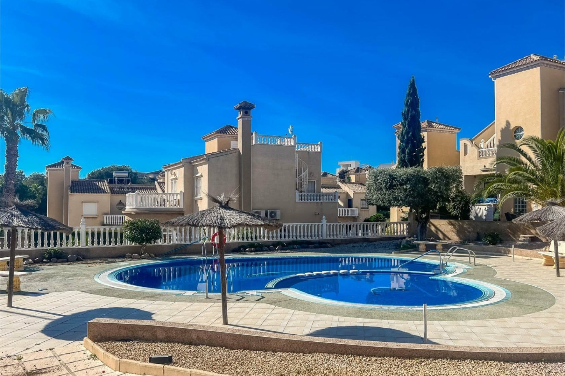 Resale - House - Orihuela Costa - Villamartin