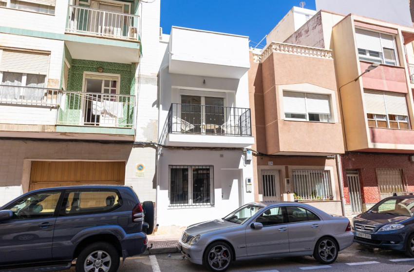 Resale - Terraced house - Torrevieja - Centro - Muelle Pesquero