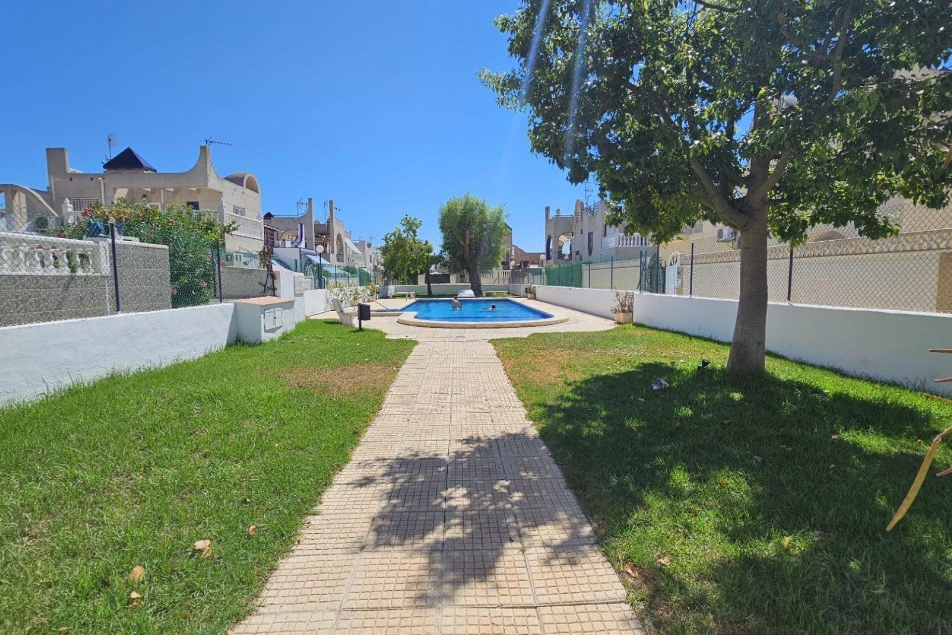 Resale - Terraced house - Torrevieja - Doña ines