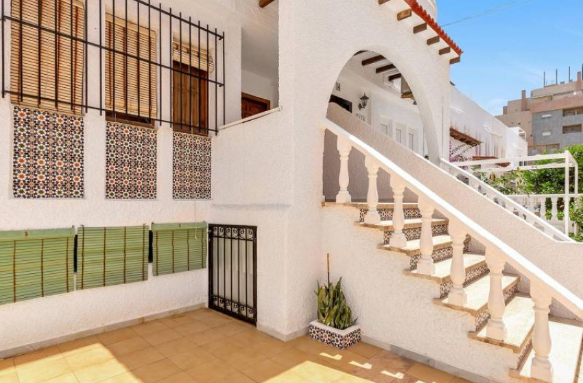 Resale - Terraced house - Torrevieja - La Mata pueblo