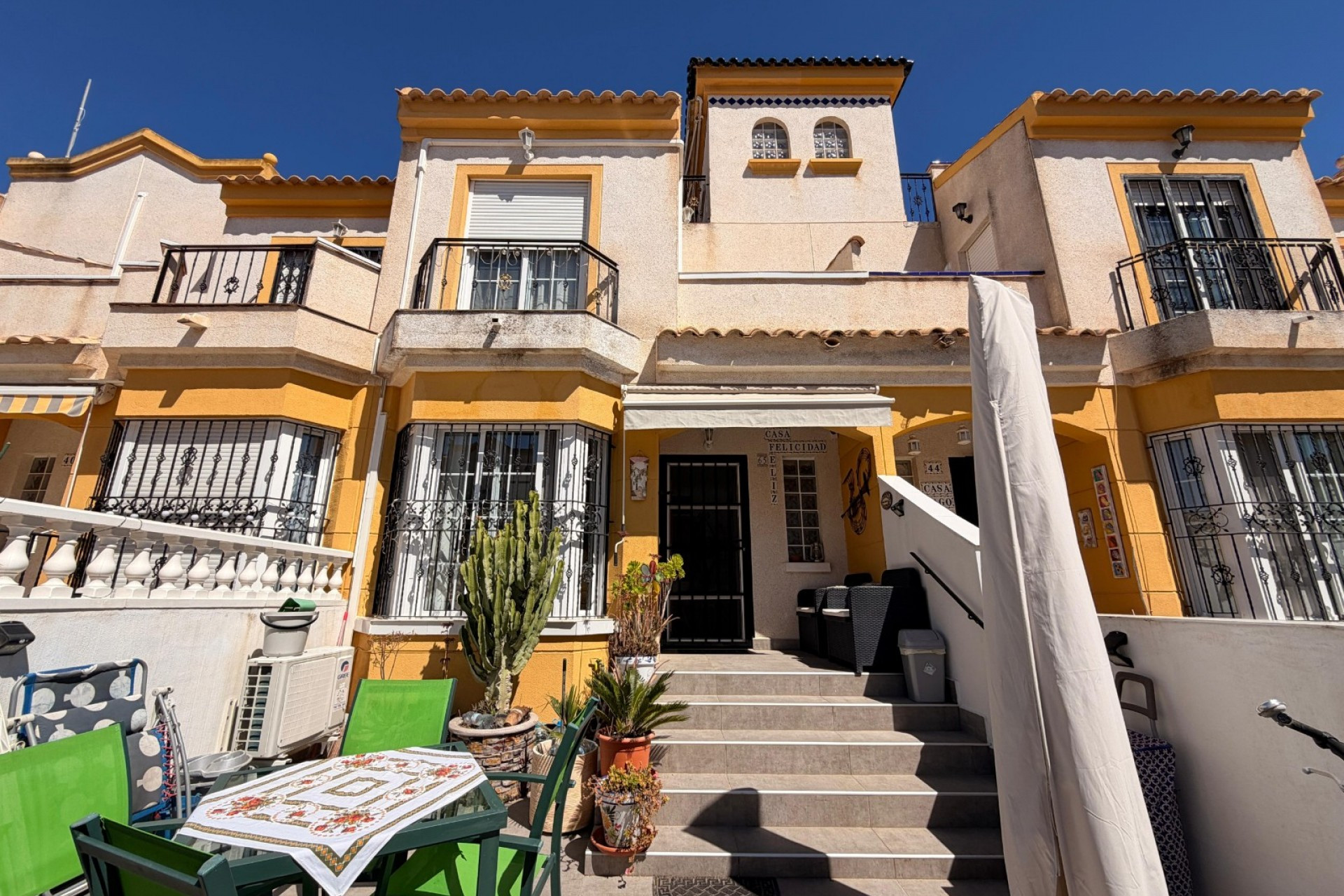 Resale - Townhouse - El Raso