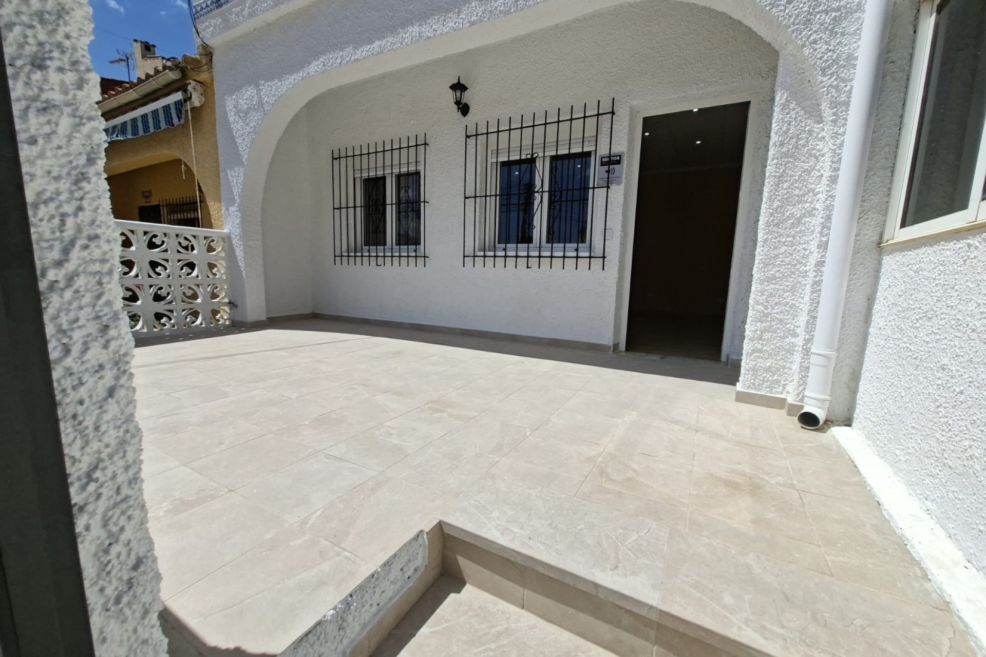 Resale - Townhouse - La Marina - La Marina - Urbanization