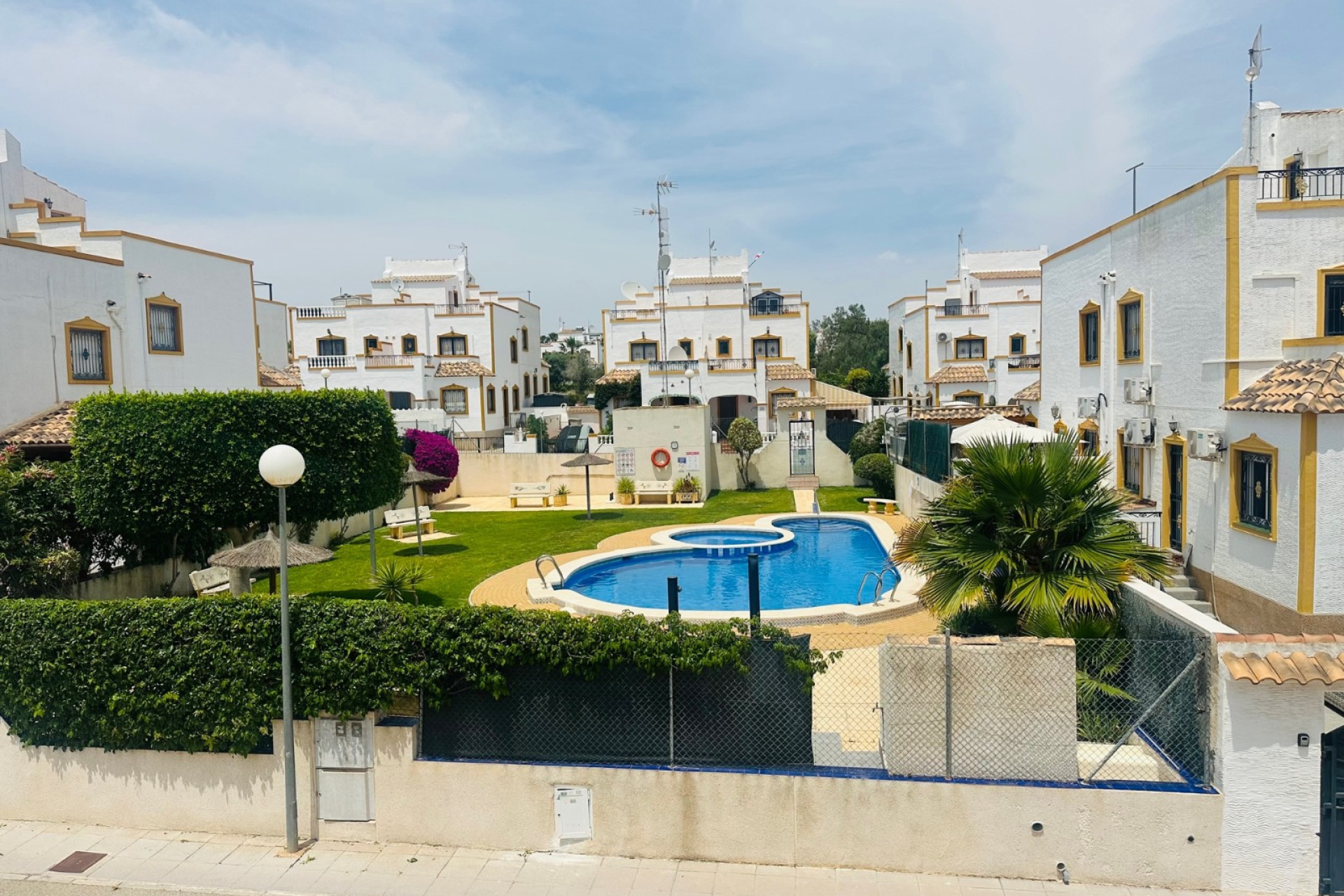 Resale - Townhouse - Orihuela - Entre Naranjos Vistabella