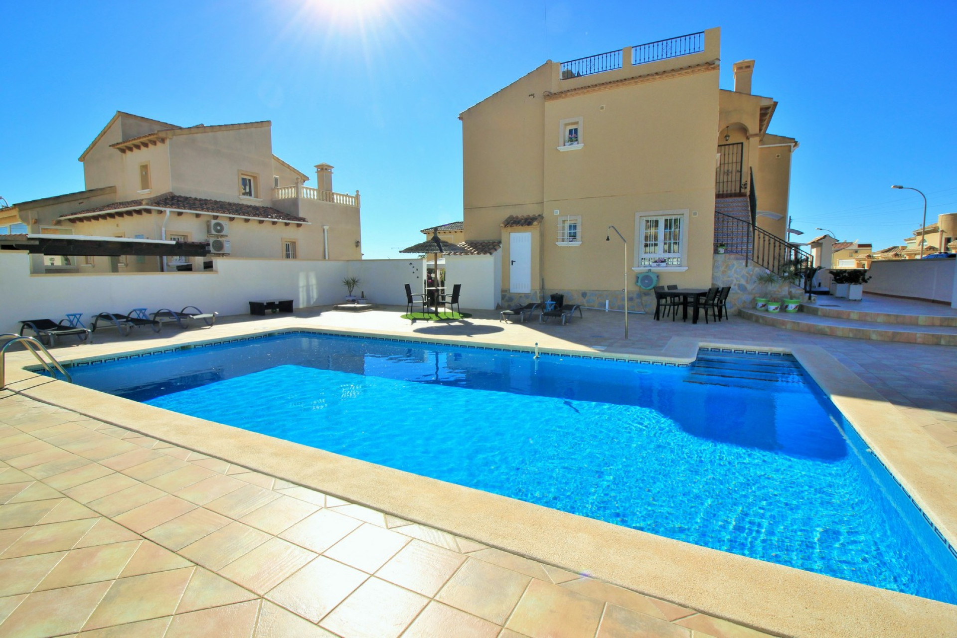 Resale - Townhouse - Villamartín