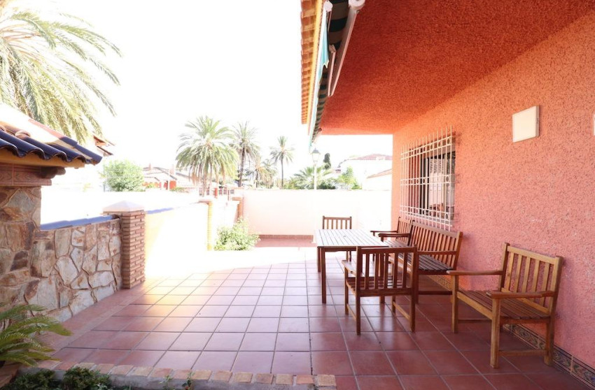 Resale - Villa - Cabo Roig - MUY CERCA DE LA PLAYA