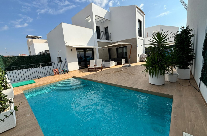 Resale - Villa Detached - Ciudad Quesada