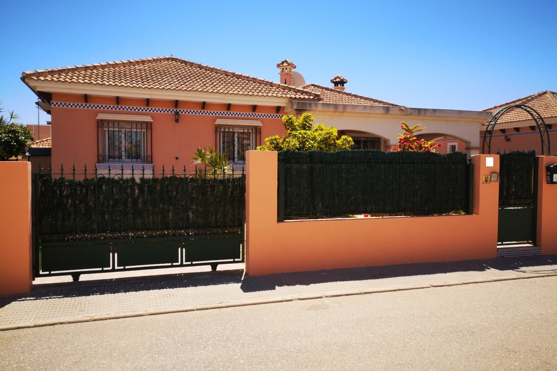 Resale - Villa - Los Montesinos - Los Montesinos - Urb. La Herrada