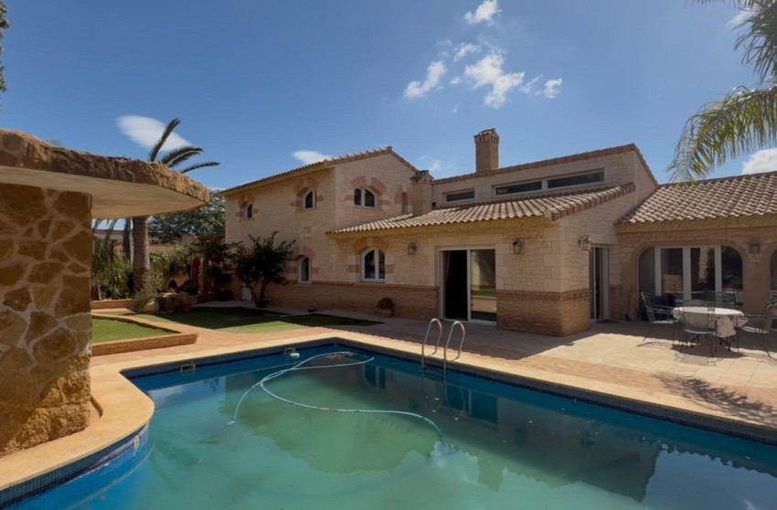 Resale - Villa - Los Nietos - Nietos  Los