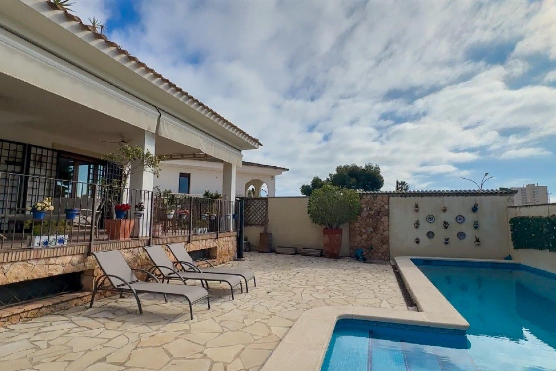 Resale - Villa - Orihuela Costa - Campoamor