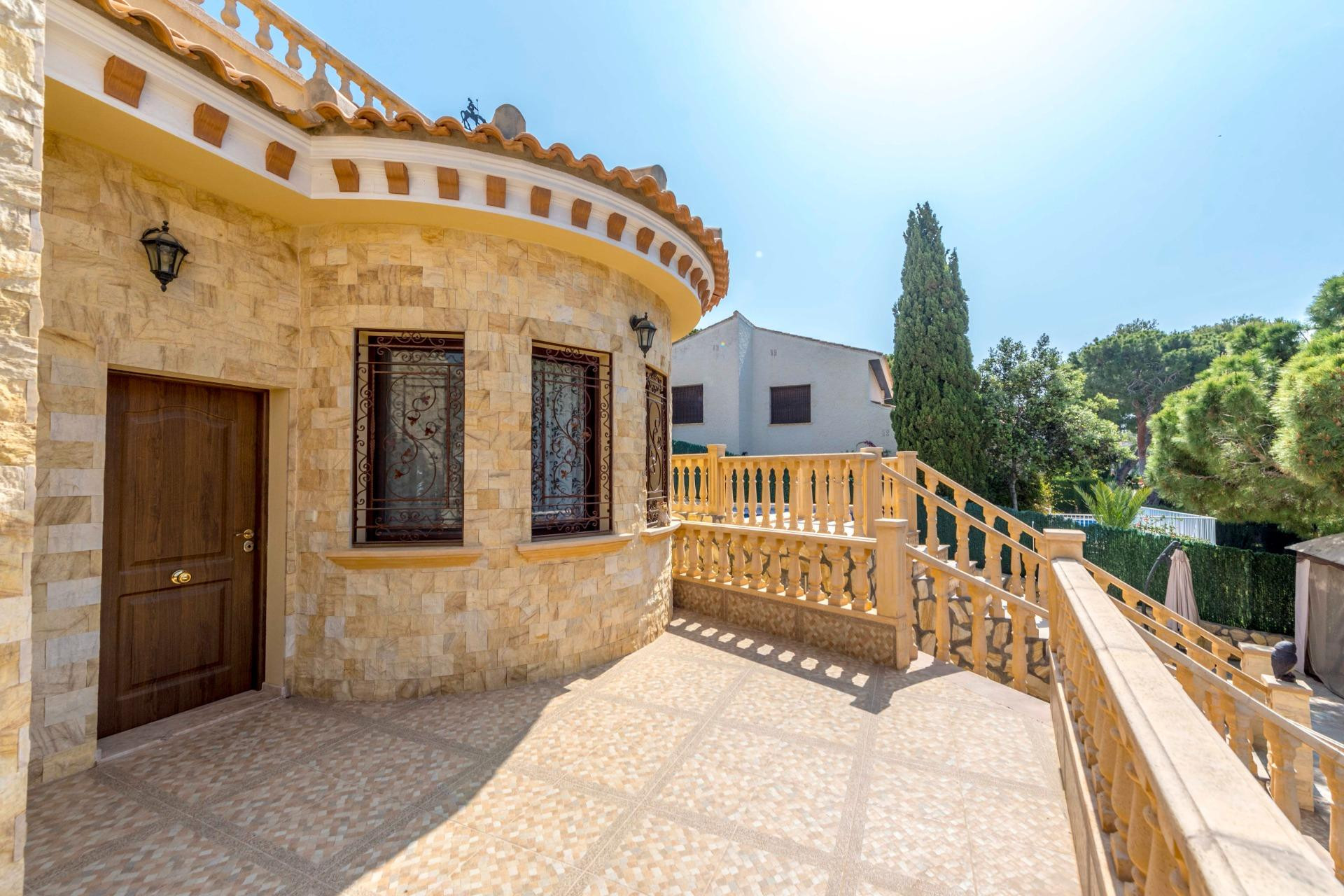 Resale - Villa - Orihuela Costa - Campoamor